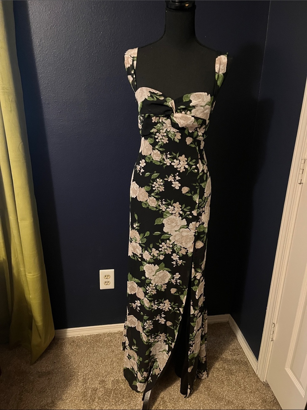 Lulu’s Black Floral Gown